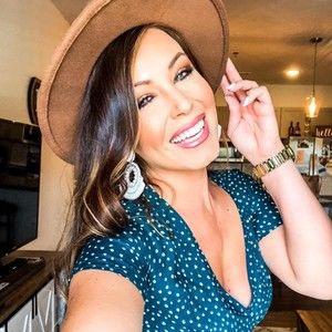 Meet your Posher, Nina